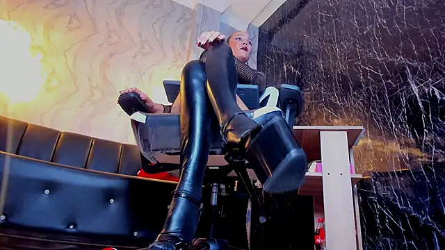 Snapshot of Nicollemillf chatting on 09-25-25, 10:13 Nicollemillf online show from 09-25-25, 10:13