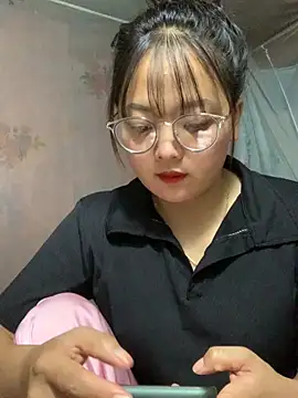 Snapshot of July-y chatting on 09-14-25, 02:11 July-y online show from 09-14-25, 02:11