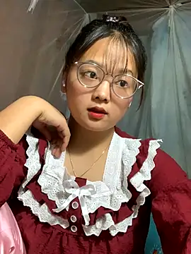 Snapshot of July-y chatting on 09-14-25, 03:00 July-y online show from 09-14-25, 03:00