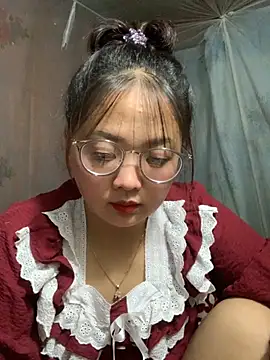Snapshot of July-y chatting on 09-15-25, 01:33 July-y online show from 09-15-25, 01:33