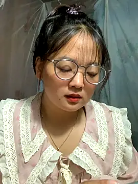 Snapshot of July-y chatting on 09-19-25, 01:34 July-y online show from 09-19-25, 01:34