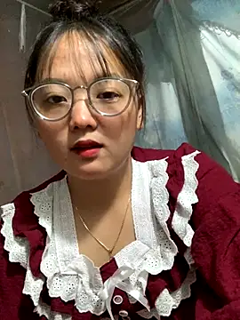 Snapshot of July-y chatting on 09-22-25, 05:42 July-y online show from 09-22-25, 05:42