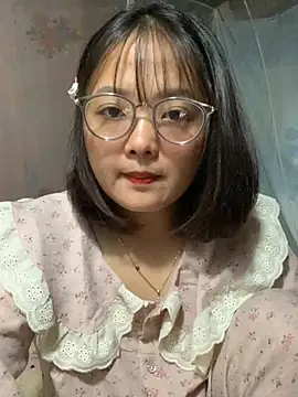 Snapshot of July-y chatting on 09-23-25, 06:27 July-y online show from 09-23-25, 06:27