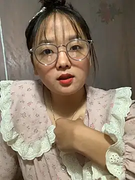 Snapshot of July-y chatting on 09-24-25, 01:42 July-y online show from 09-24-25, 01:42