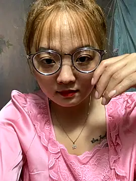 Snapshot of July-y chatting on 09-28-25, 07:47 July-y online show from 09-28-25, 07:47