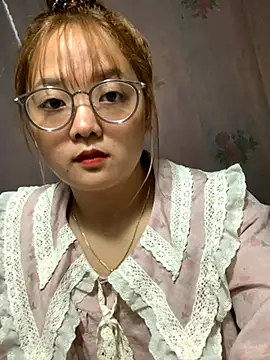 Snapshot of July-y chatting on 10-03-25, 03:47 July-y online show from 10-03-25, 03:47