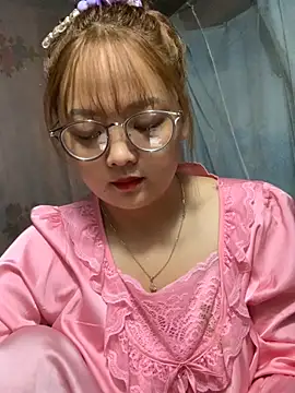 Snapshot of July-y chatting on 10-06-25, 02:53 July-y online show from 10-06-25, 02:53