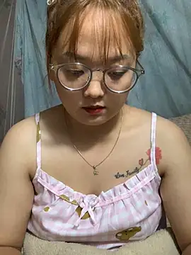 Snapshot of July-y chatting on 10-06-25, 02:58 July-y online show from 10-06-25, 02:58