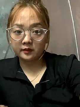 Snapshot of July-y chatting on 10-13-25, 07:41 July-y online show from 10-13-25, 07:41