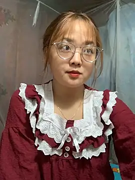 Snapshot of July-y chatting on 10-18-25, 01:19 July-y online show from 10-18-25, 01:19