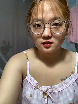 Snapshot of July-y chatting on 10-20-25, 01:11 July-y online show from 10-20-25, 01:11