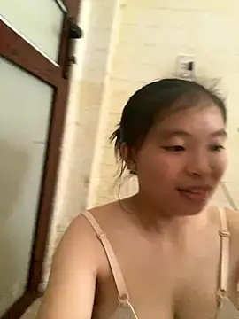 Snapshot of viluna chatting on 10-13-25, 05:07 viluna online show from 10-13-25, 05:07