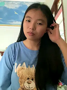Snapshot of viluna chatting on 10-14-25, 12:55 viluna online show from 10-14-25, 12:55