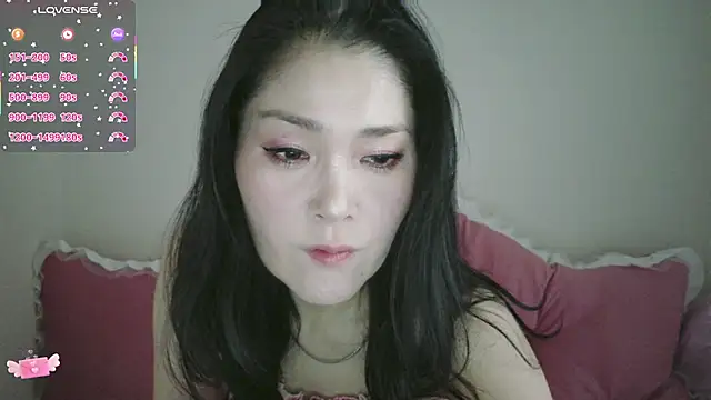 Snapshot of Sofia-sakura chatting on 12-13-25, 10:26 Sofia-sakura online show from 12-13-25, 10:26