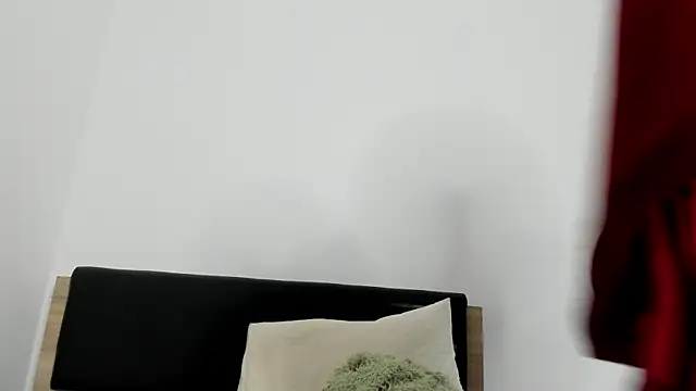 Snapshot of Soyun_Mia chatting on 12-04-25, 08:28 Soyun Mia online show from 12-04-25, 08:28