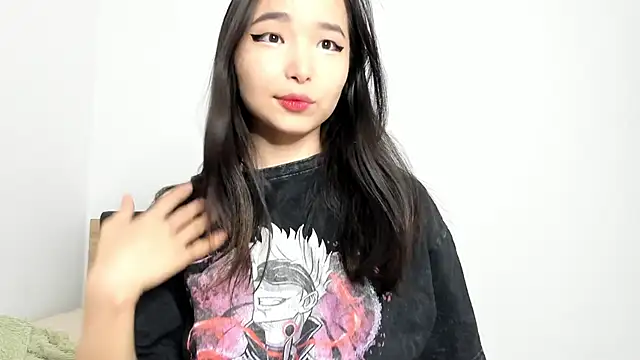 Snapshot of Soyun_Mia chatting on 12-21-25, 01:40 Soyun Mia online show from 12-21-25, 01:40