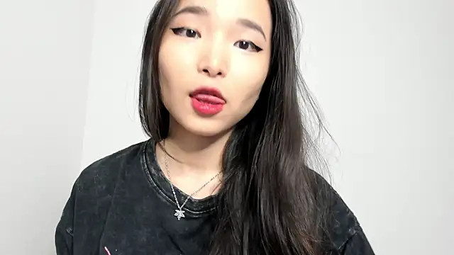 Snapshot of Soyun_Mia chatting on 12-22-25, 02:36 Soyun Mia online show from 12-22-25, 02:36