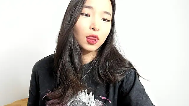 Snapshot of Soyun_Mia chatting on 01-13-26, 04:34 Soyun Mia online show from 01-13-26, 04:34