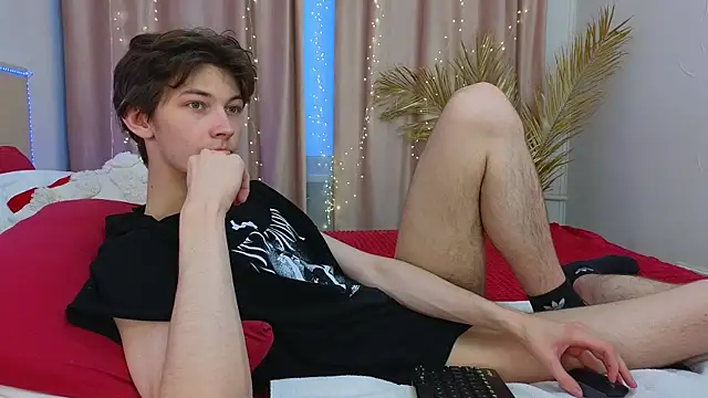 Snapshot of _Den1s_ chatting on 11-26-25, 12:39 Den1s online show from 11-26-25, 12:39