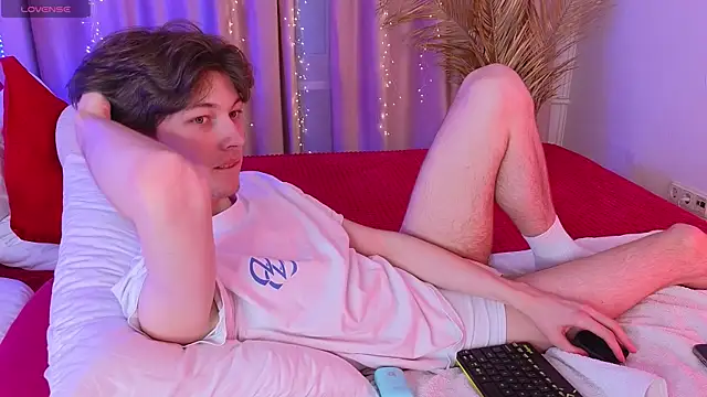 Snapshot of _Den1s_ chatting on 11-30-25, 01:15 Den1s online show from 11-30-25, 01:15