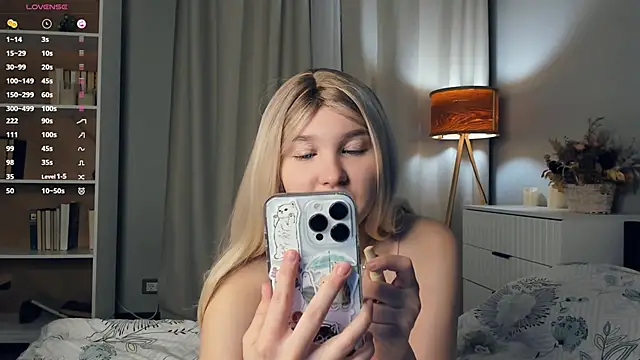 ErinBissonnette online show from 10-26-25, 07:20