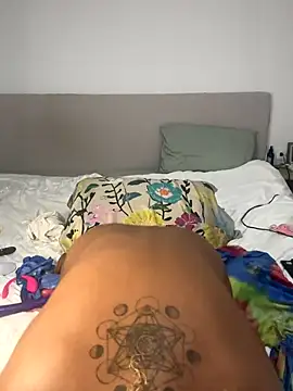 Snapshot of x_deluLuz_x chatting on 10-29-25, 07:21 x deluLuz x online show from 10-29-25, 07:21