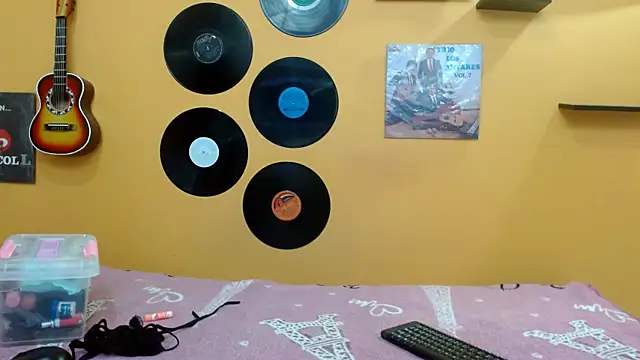 Snapshot of valeria18sexy chatting on 10-22-25, 01:00 valeria18sexy online show from 10-22-25, 01:00