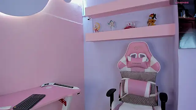 SkylerBloomm online show from 10-16-25, 03:29