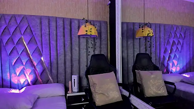 SkylerBloomm online show from 03-26-26, 03:01