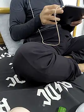 Snapshot of yazinyazin1 chatting on 11-27-25, 01:18 yazinyazin1 online show from 11-27-25, 01:18