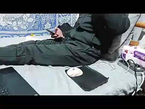 yazinyazin1 online show from 02-18-26, 06:15