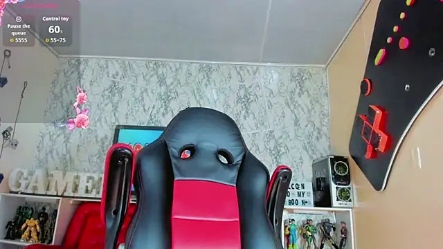 Candy Walker  online show from 10-13-25, 07:14