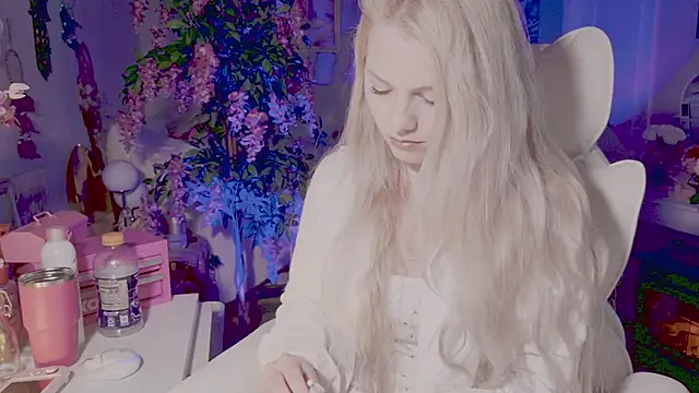 Snapshot of Talulaa chatting on 07-10-26, 11:40 Talulaa online show from 07-10-26, 11:40