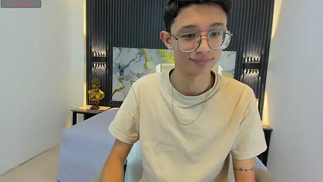 SantiagoRusso18 online show from 09-19-25, 12:39