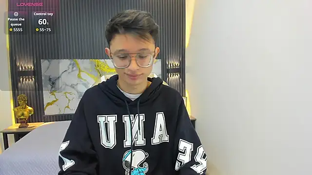 SantiagoRusso18 online show from 09-24-25, 12:08