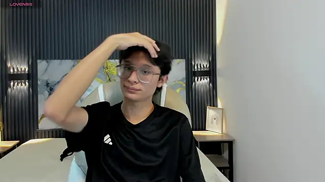 SantiagoRusso18 online show from 11-26-25, 02:34