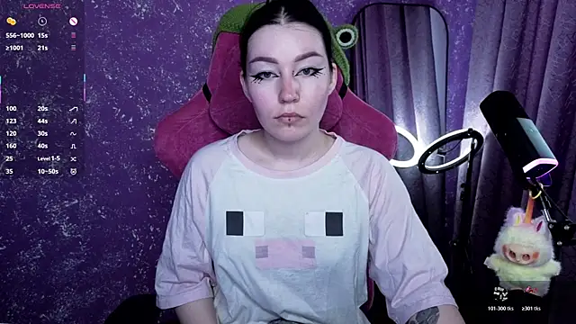 Snapshot of MargarettRose chatting on 06-10-26, 04:34 MargarettRose online show from 06-10-26, 04:34