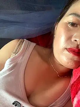 Snapshot of tuyetnhi-00 chatting on 09-19-25, 01:51 tuyetnhi-00 online show from 09-19-25, 01:51