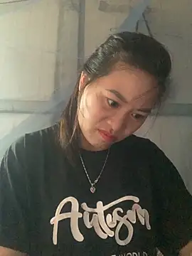 Snapshot of tuyetnhi-00 chatting on 10-10-25, 12:53 tuyetnhi-00 online show from 10-10-25, 12:53