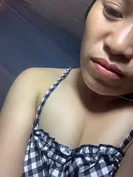 Snapshot of tuyetnhi-00 chatting on 10-15-25, 01:55 tuyetnhi-00 online show from 10-15-25, 01:55