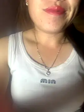 Snapshot of tuyetnhi-00 chatting on 10-22-25, 08:19 tuyetnhi-00 online show from 10-22-25, 08:19