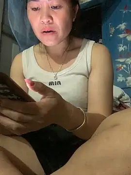 Snapshot of tuyetnhi-00 chatting on 10-31-25, 12:50 tuyetnhi-00 online show from 10-31-25, 12:50