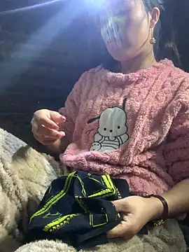 Snapshot of tuyetnhi-00 chatting on 12-14-25, 02:06 tuyetnhi-00 online show from 12-14-25, 02:06