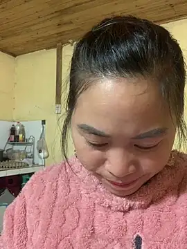 Snapshot of tuyetnhi-00 chatting on 12-17-25, 01:22 tuyetnhi-00 online show from 12-17-25, 01:22