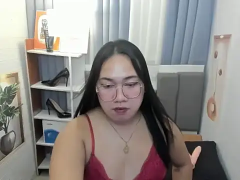 TsUncutKaren online show from 12-17-25, 04:13