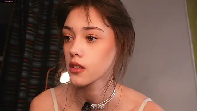 Snapshot of ttragedienne chatting on 10-30-25, 01:45 ttragedienne online show from 10-30-25, 01:45