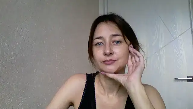 Avenique online show from 10-09-25, 01:20