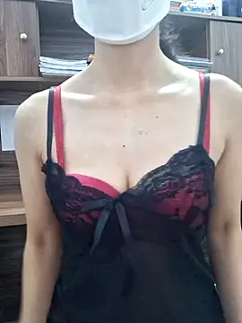 Snapshot of LazdyLy chatting on 10-15-25, 01:00 LazdyLy online show from 10-15-25, 01:00