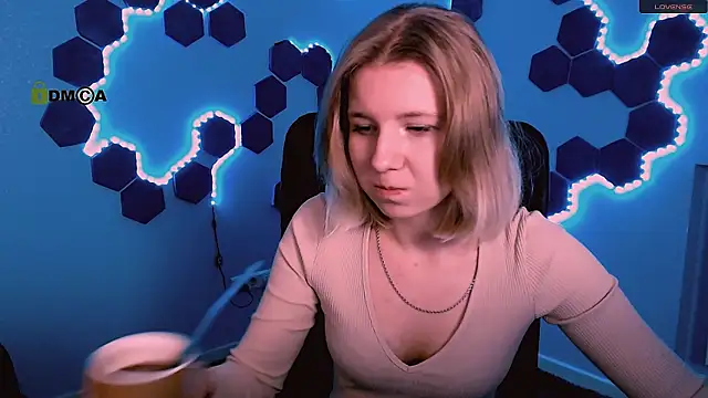 gloria bubble online show from 11-22-25, 10:47