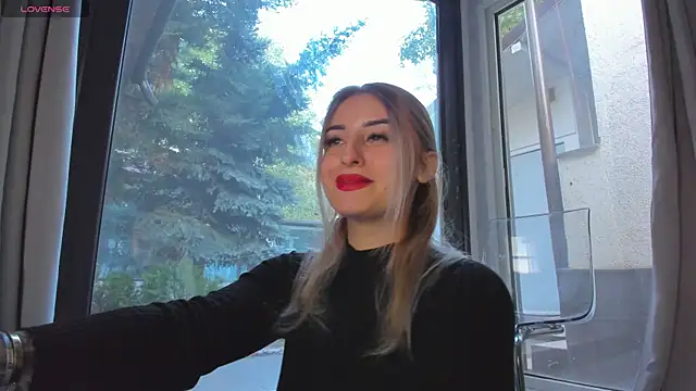 Ella Vee online show from 10-01-25, 05:02